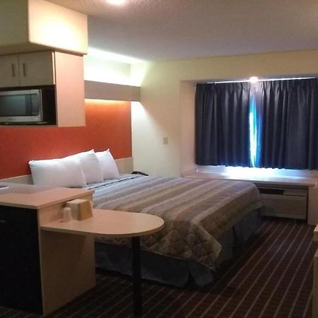 Travelodge By Wyndham שדרון מראה חיצוני תמונה
