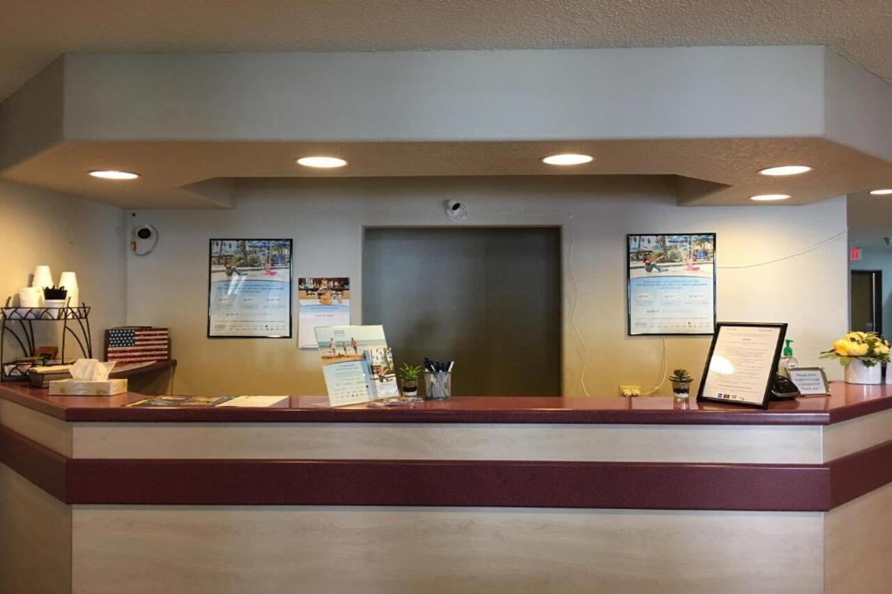 Travelodge By Wyndham שדרון מראה חיצוני תמונה