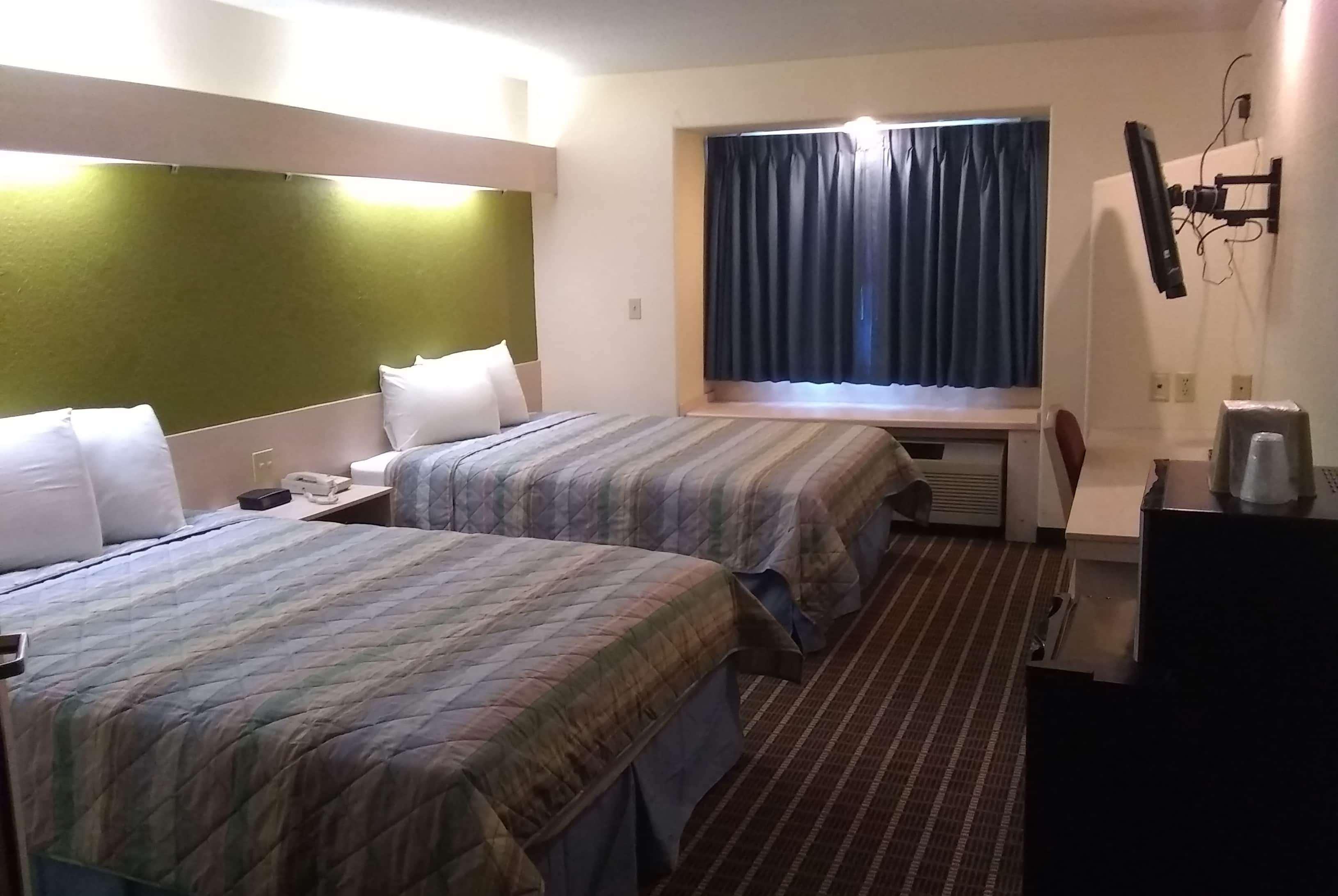 Travelodge By Wyndham שדרון מראה חיצוני תמונה