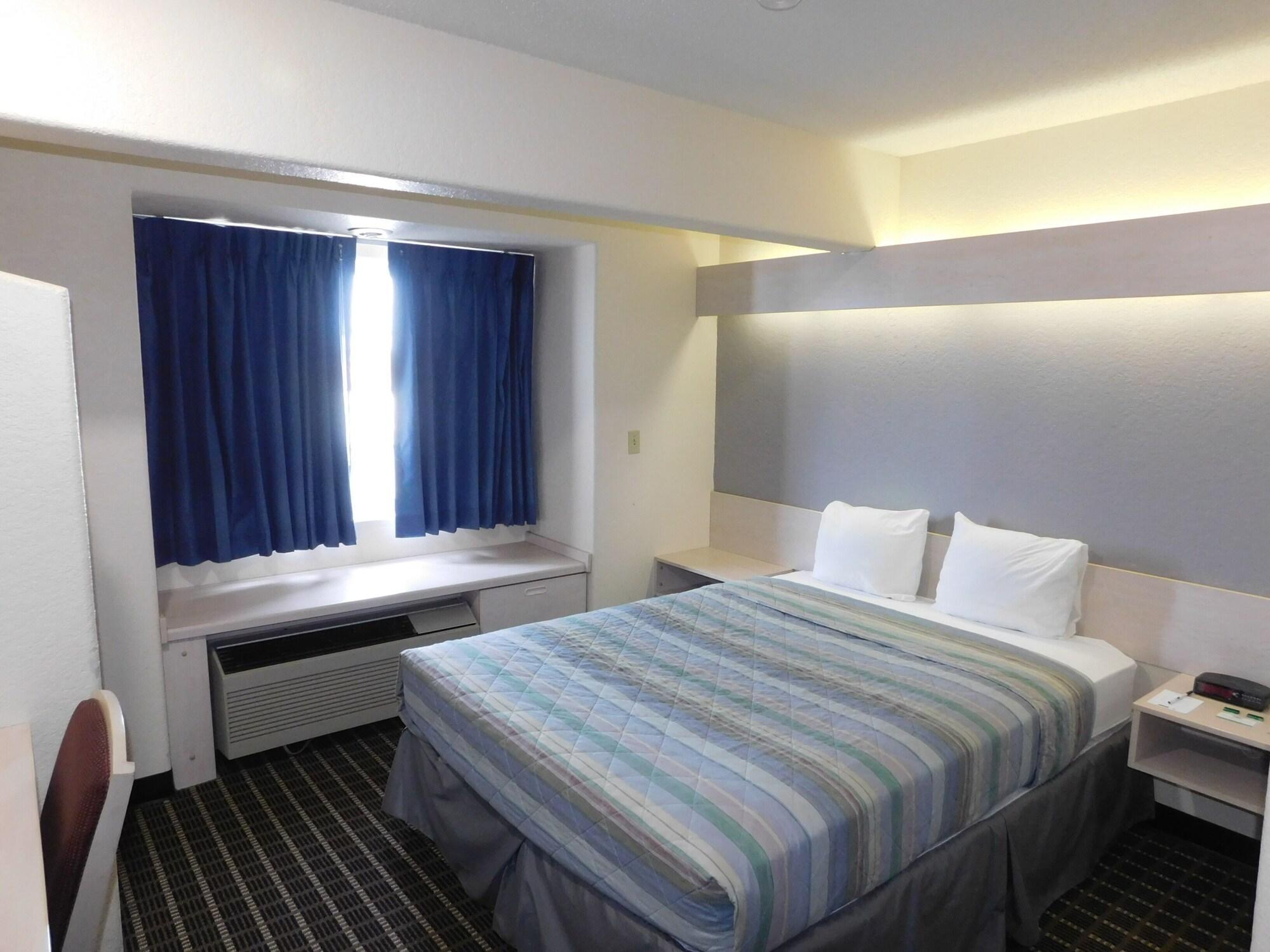 Travelodge By Wyndham שדרון מראה חיצוני תמונה