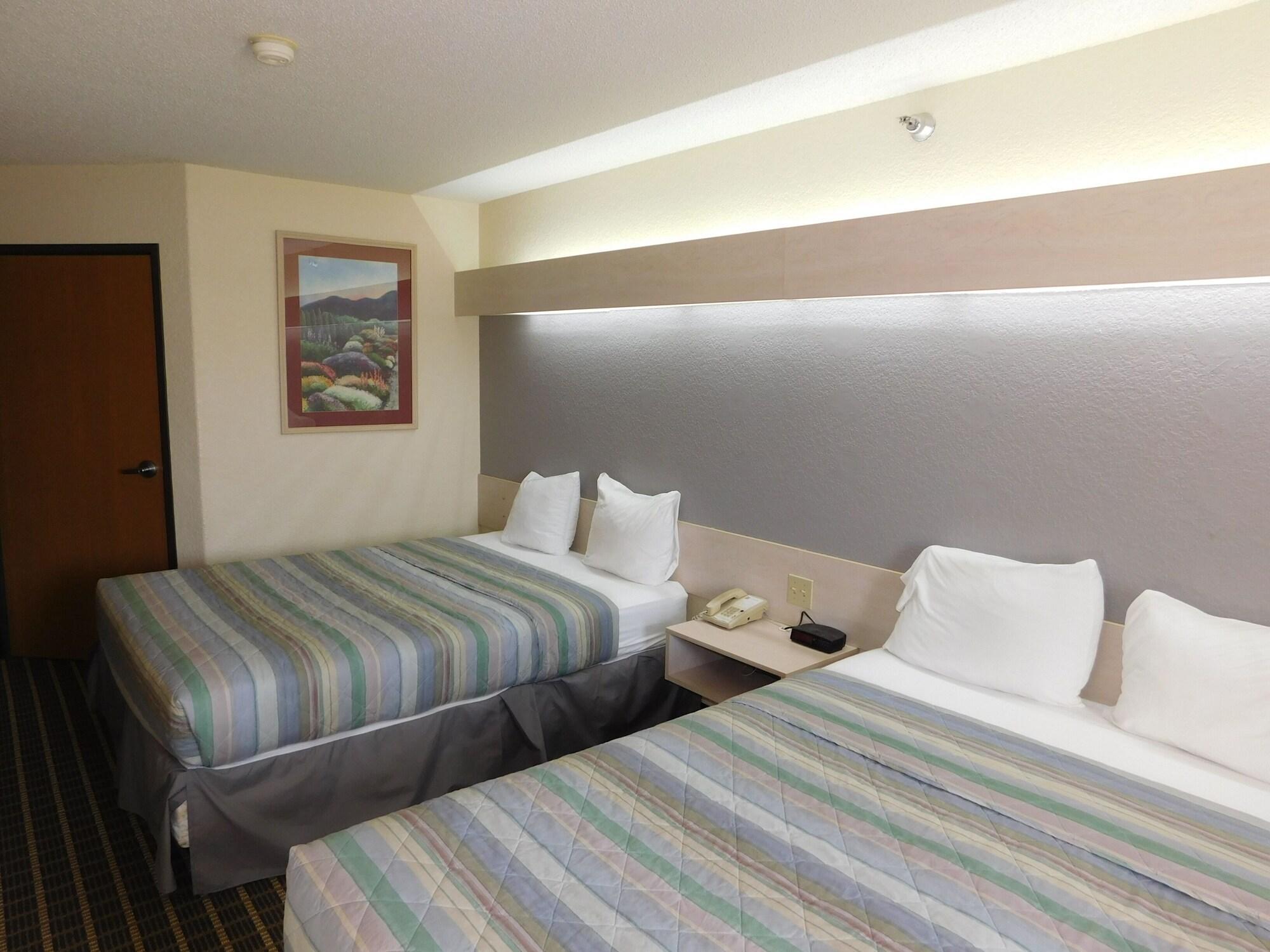 Travelodge By Wyndham שדרון מראה חיצוני תמונה