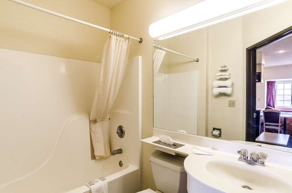Travelodge By Wyndham שדרון חדר תמונה