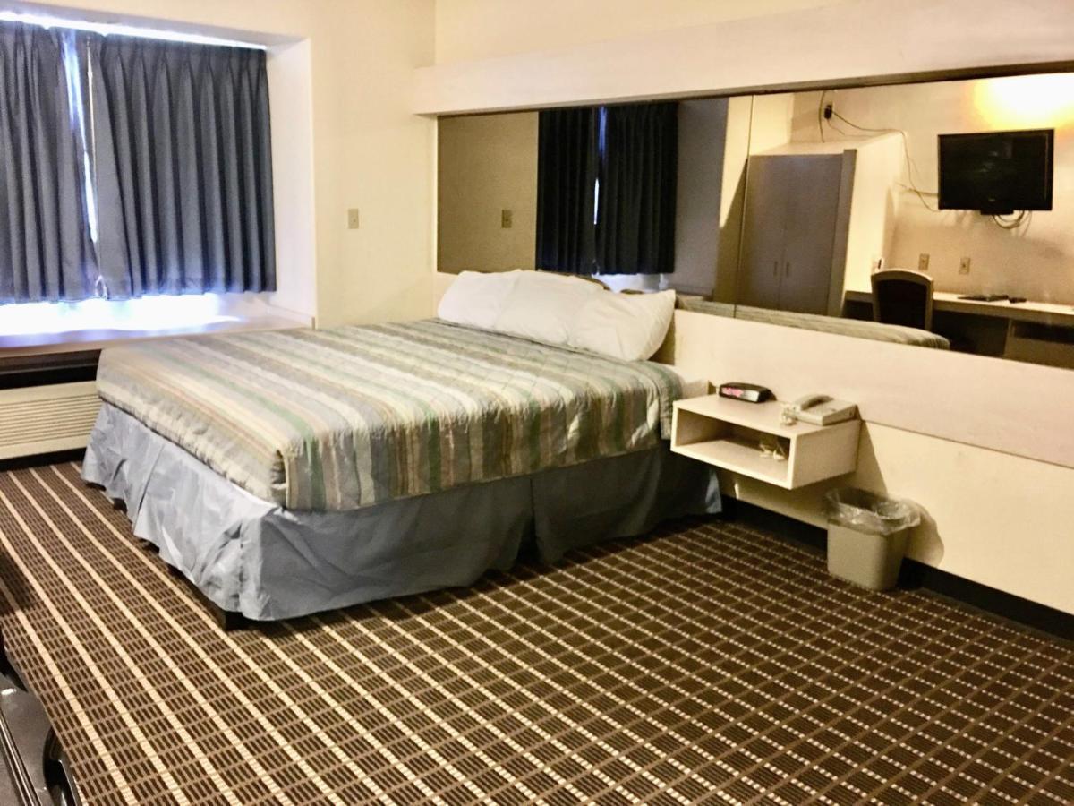 Travelodge By Wyndham שדרון מראה חיצוני תמונה