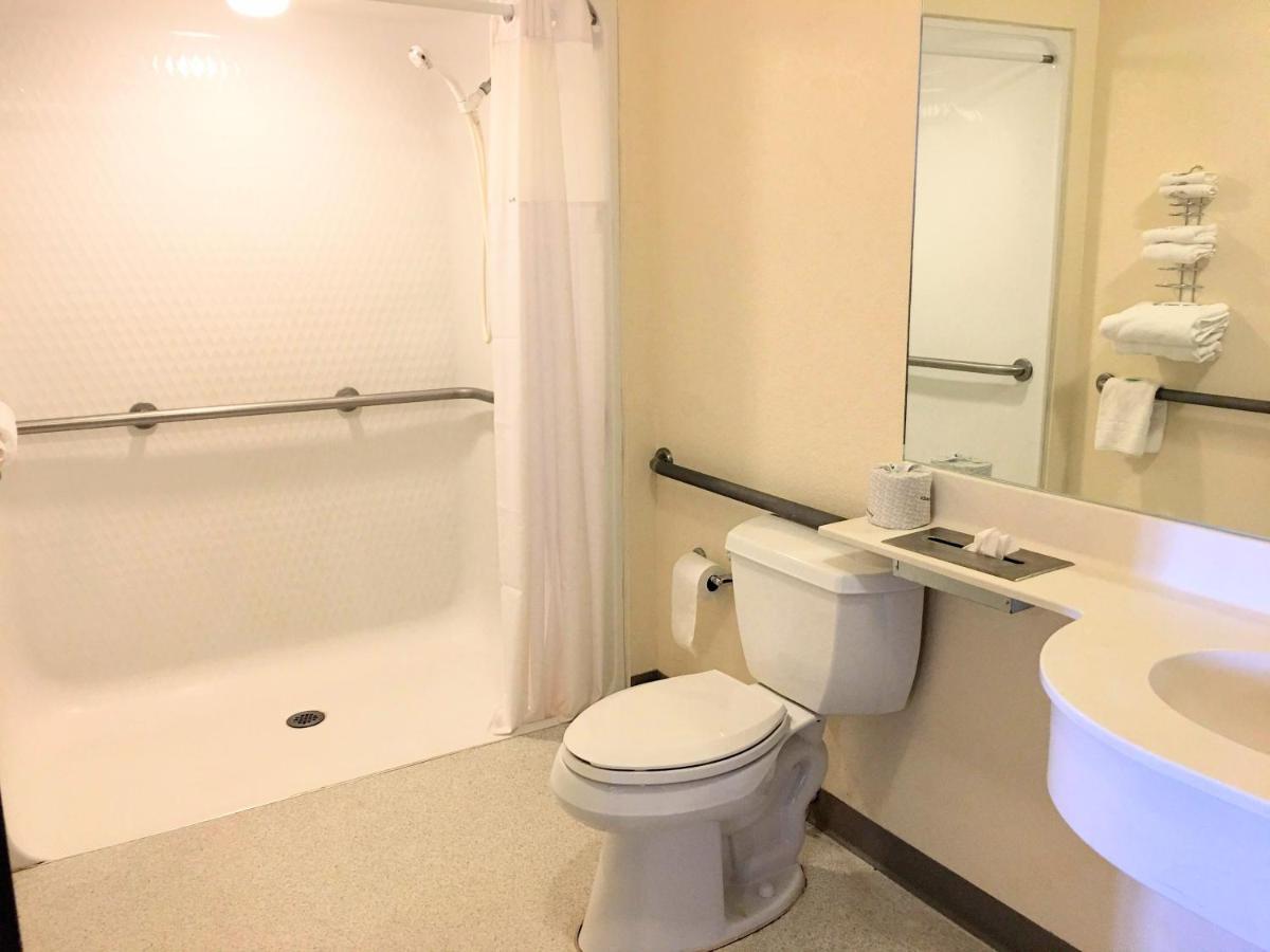 Travelodge By Wyndham שדרון מראה חיצוני תמונה