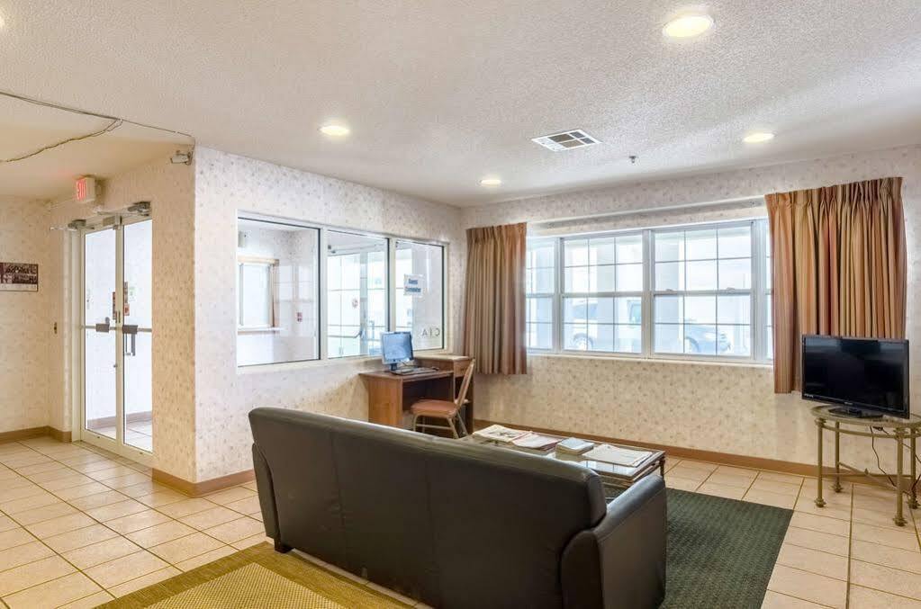 Travelodge By Wyndham שדרון מראה חיצוני תמונה